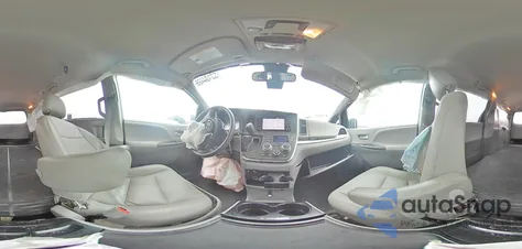 2018 Toyota Sienna Le z USA, uszkodzony, nr VIN 5TDKZ3DC8JS937875